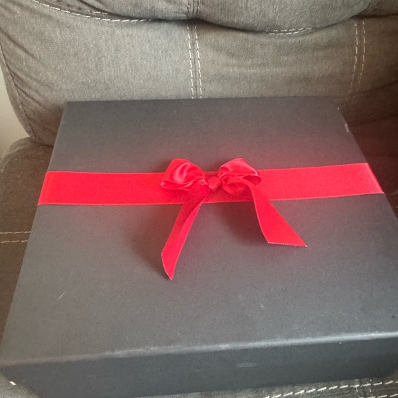 Preserved Heart-Shaped Red Roses - Picture 4 of 4